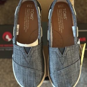 NIB Kids Toms Slip-ons (size 1.5Y)